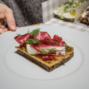 koldt røget laks på smørrebrød fra aamanns