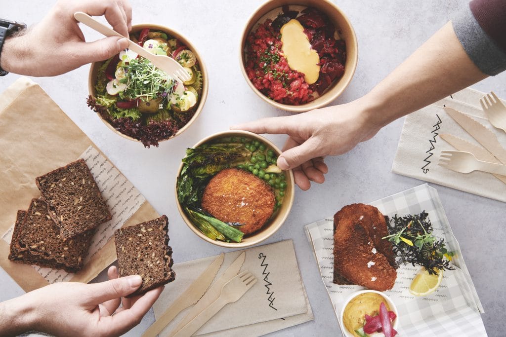 Smørrebrød med tatar og fiskefilet til frokost